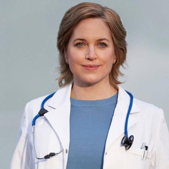 Dr Joseph D Hennesel